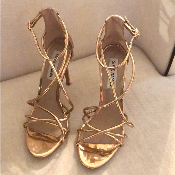 STEVE MADDEN ‘Satire’ Rose Gold Sandals - Picture 7 of 13